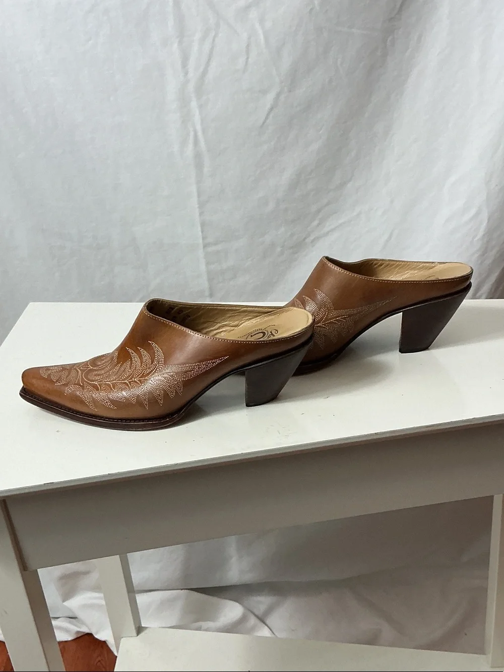 Lucchese Charlie 1 Horse Embroidered Tan Leather Snip Toe Mule - Picture 6 of 12